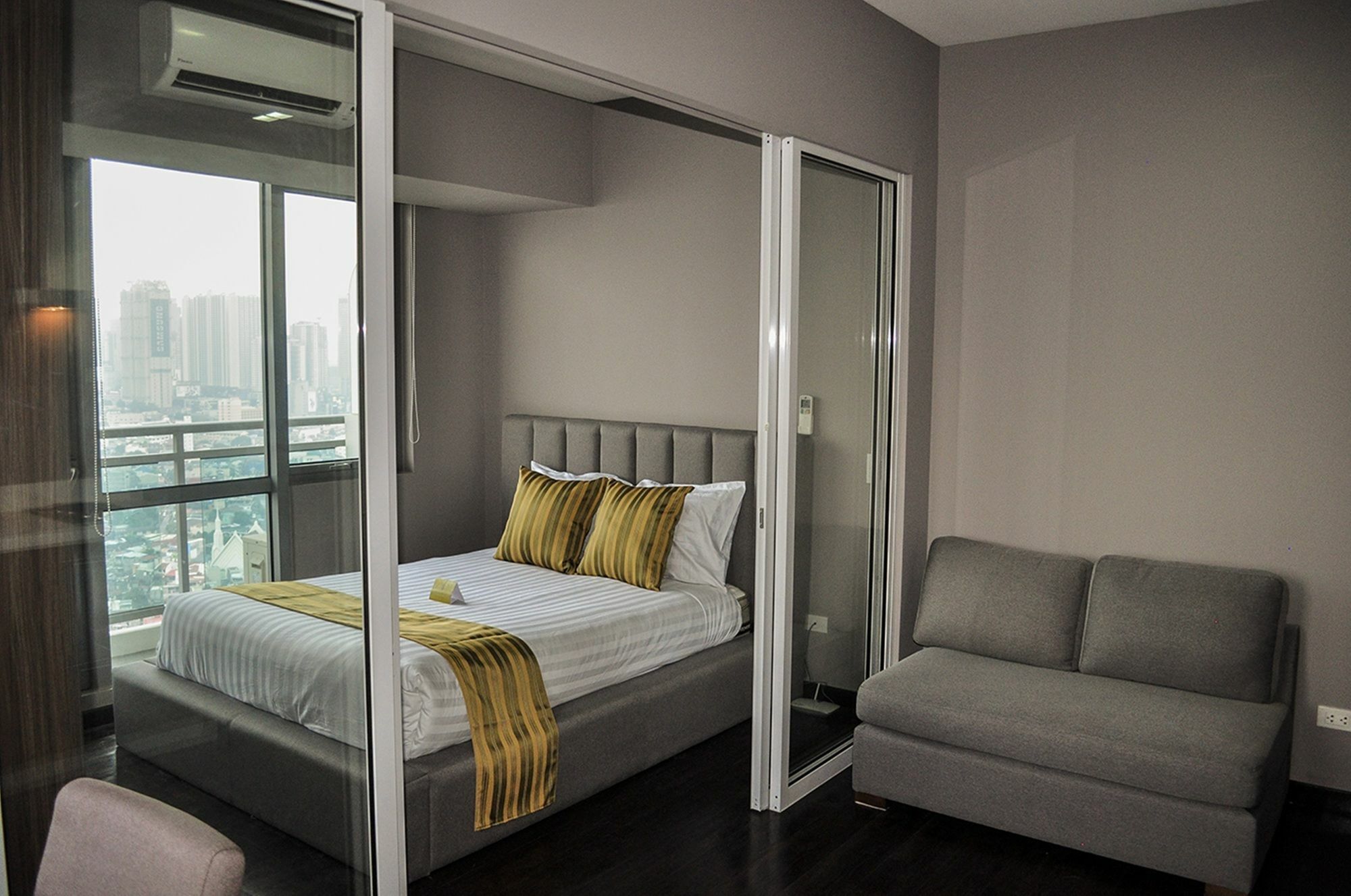 Siglo Suites @ The Acqua Private Residences Mandaluyong Esterno foto